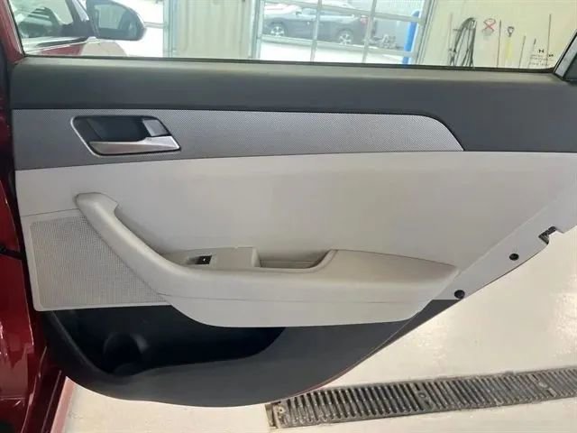Used 2019 Hyundai Sonata SE FWD image 18