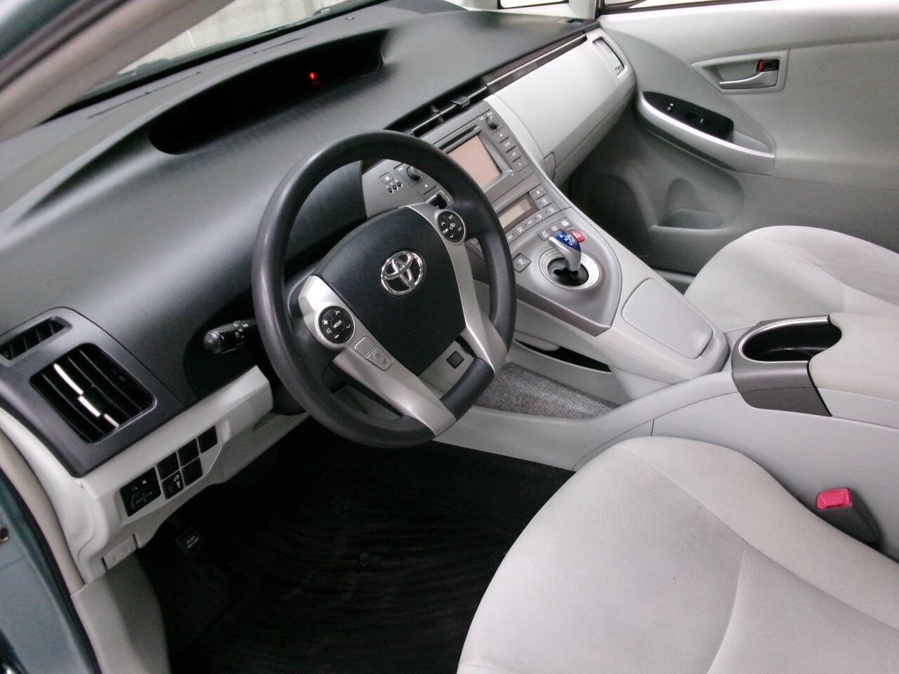 Used 2013 Toyota Prius Two image 14