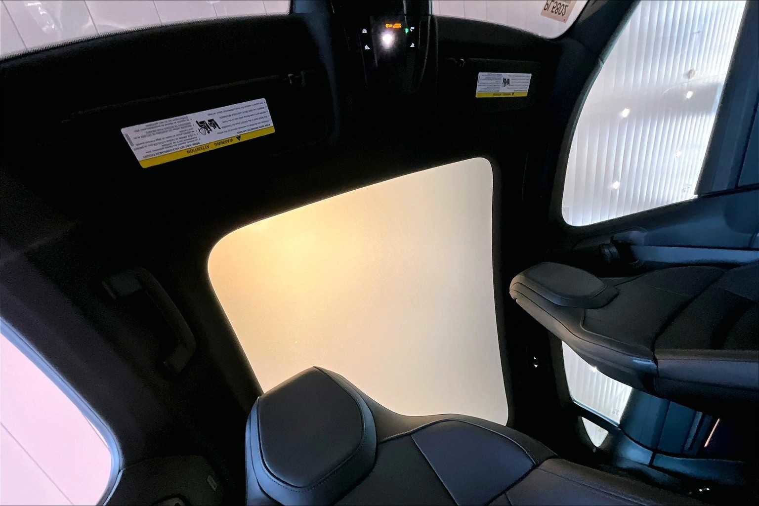 Used 2025 Porsche Taycan image 25