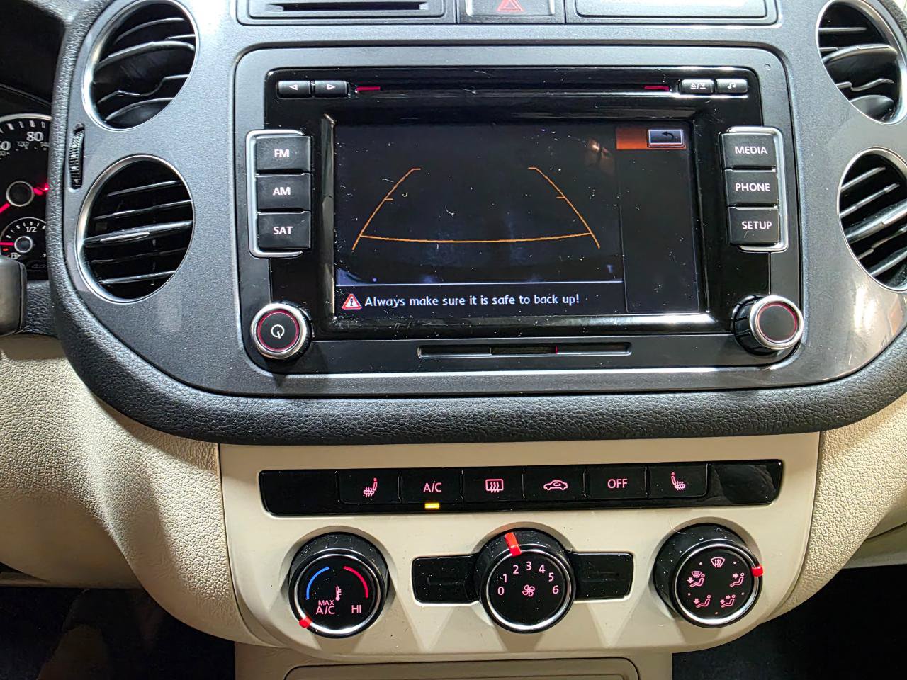 Used 2014 Volkswagen Tiguan SEL FWD image 32