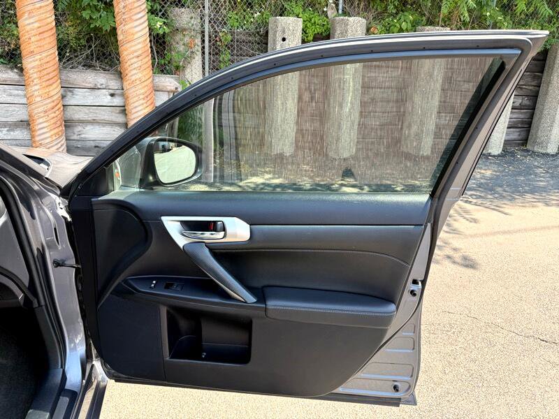 Used 2015 Lexus CT 200h image 24