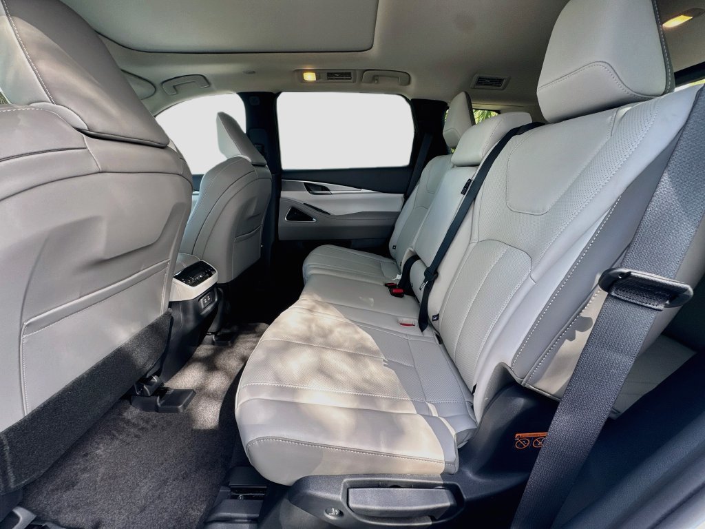 New 2027 INFINITI QX60 Luxe w/ Cargo Package FWD image 26