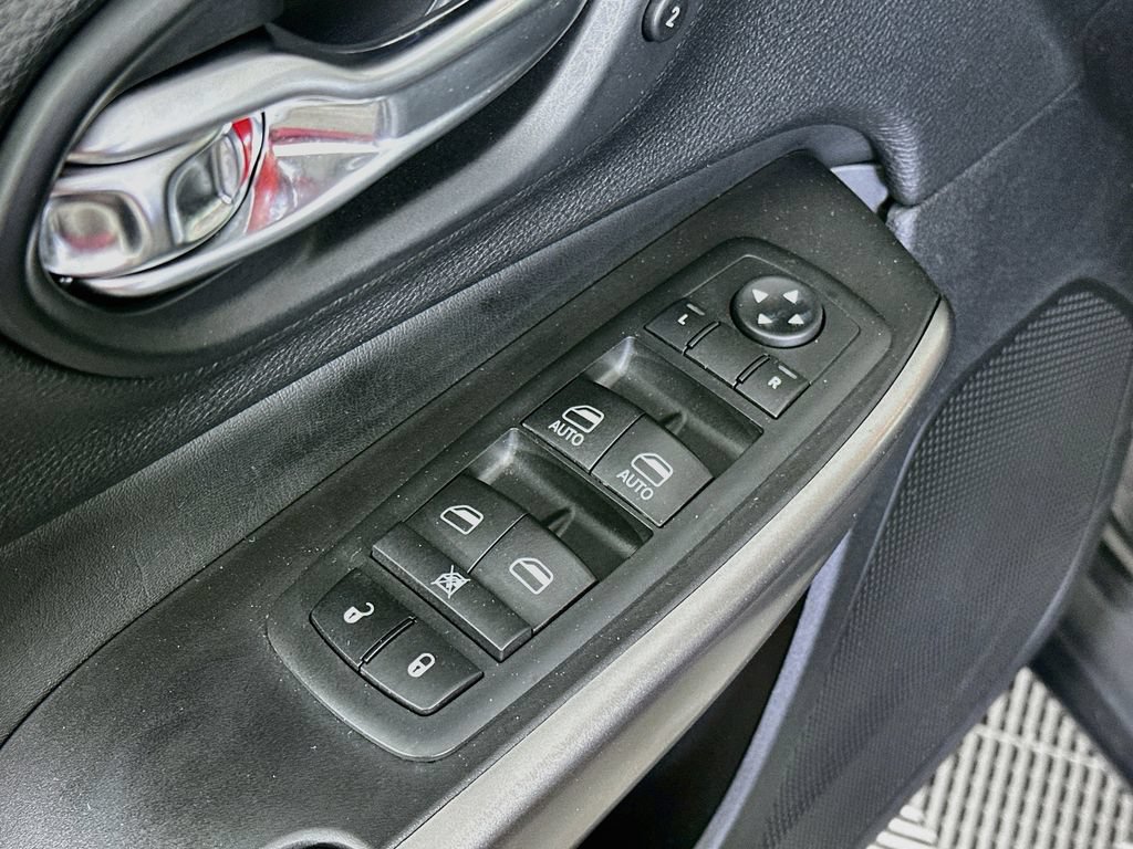 Certified 2020 Jeep Cherokee Limited AWD/4WD image 26