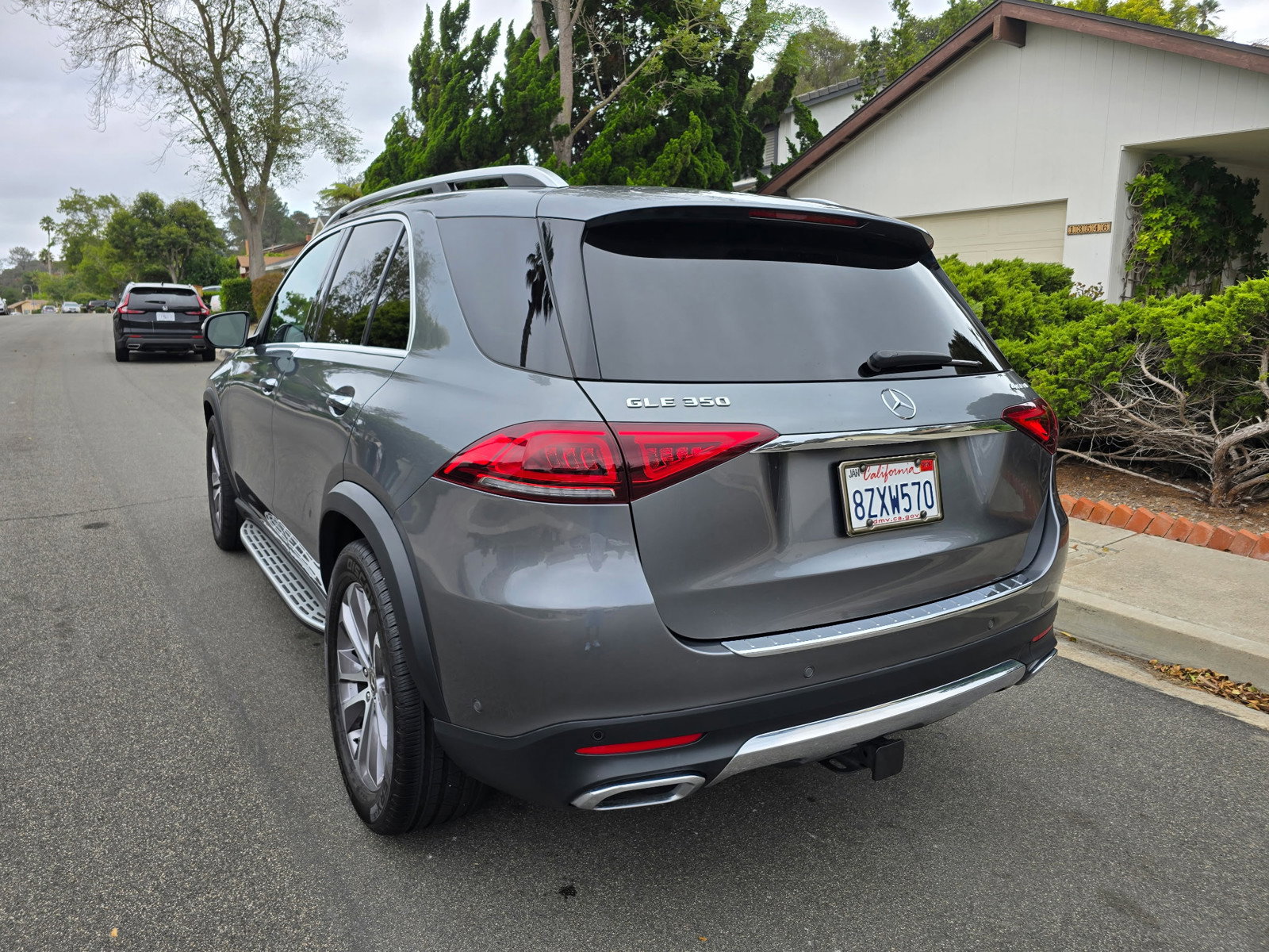 Used 2022 Mercedes-Benz GLE 350 4MATIC w/ Premium Package image 4