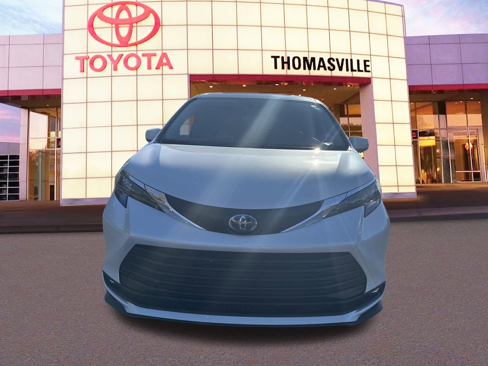 New 2025 Toyota Sienna XLE image 2