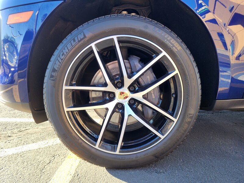 Used 2022 Porsche Macan AWD/4WD image 15