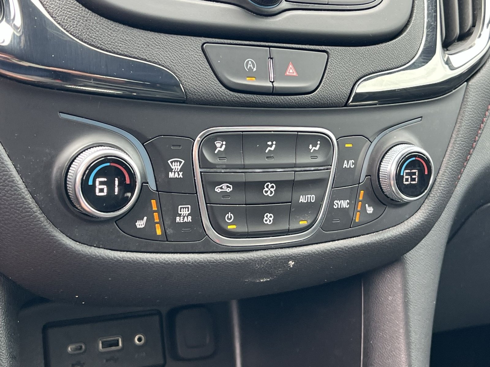 Used 2023 Chevrolet Equinox RS AWD/4WD image 20