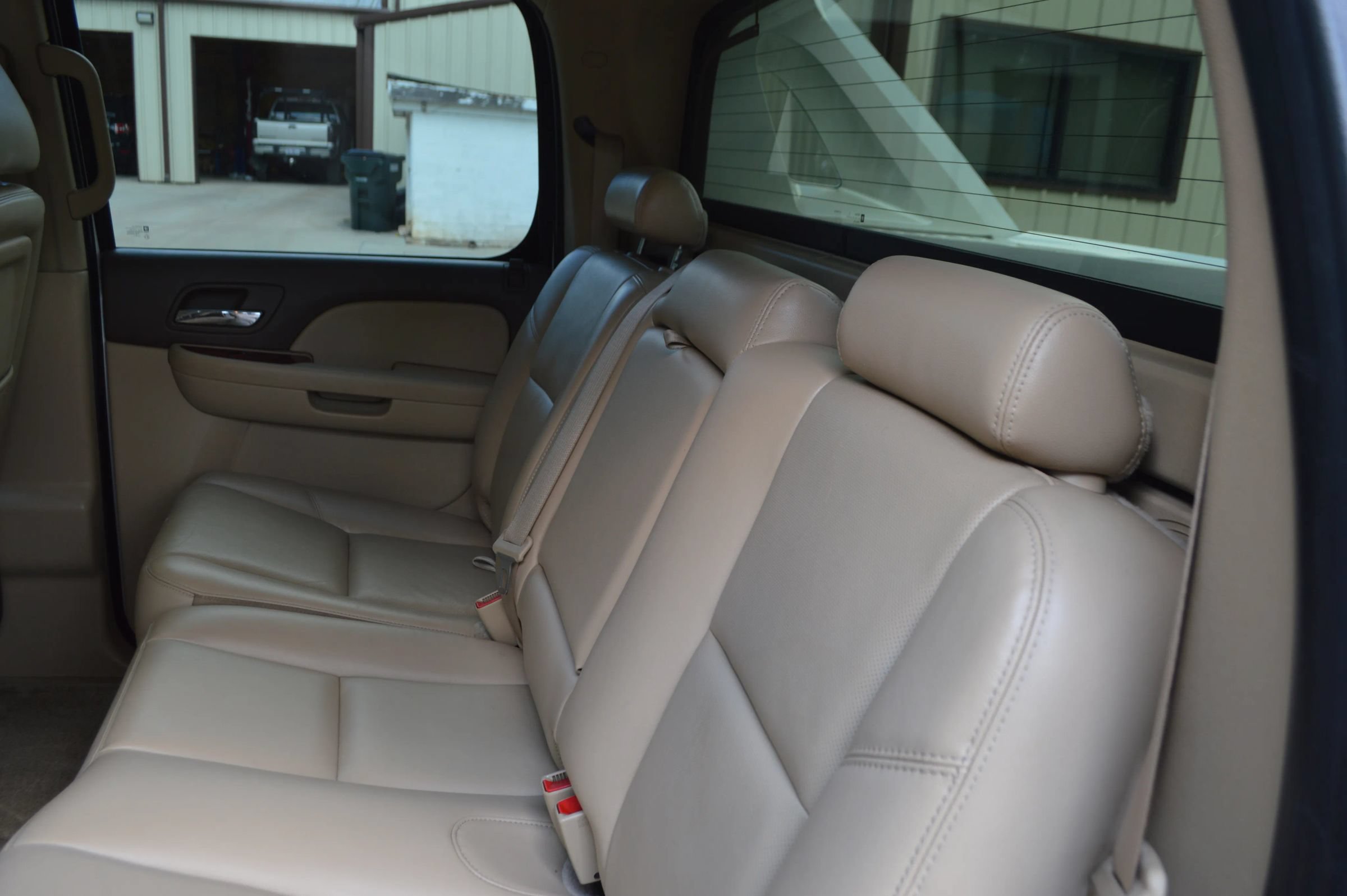 Used 2011 Chevrolet Avalanche LTZ AWD/4WD image 21