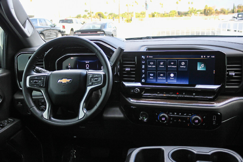 Used 2024 Chevrolet Silverado 1500 LT AWD/4WD image 14