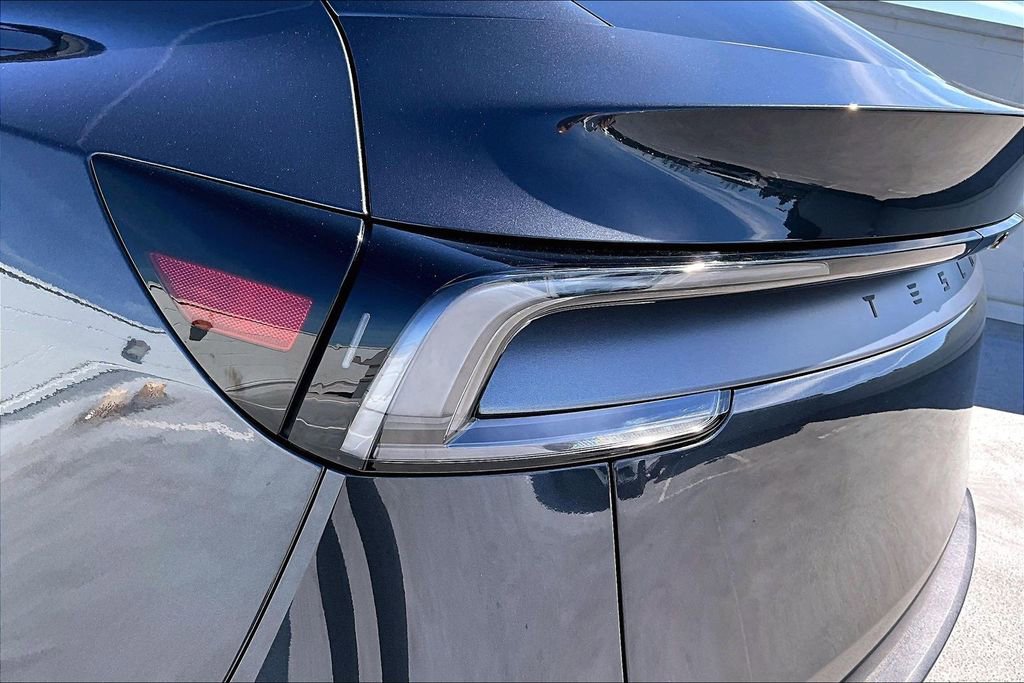 Used 2026 Tesla Model Y 2WD image 21