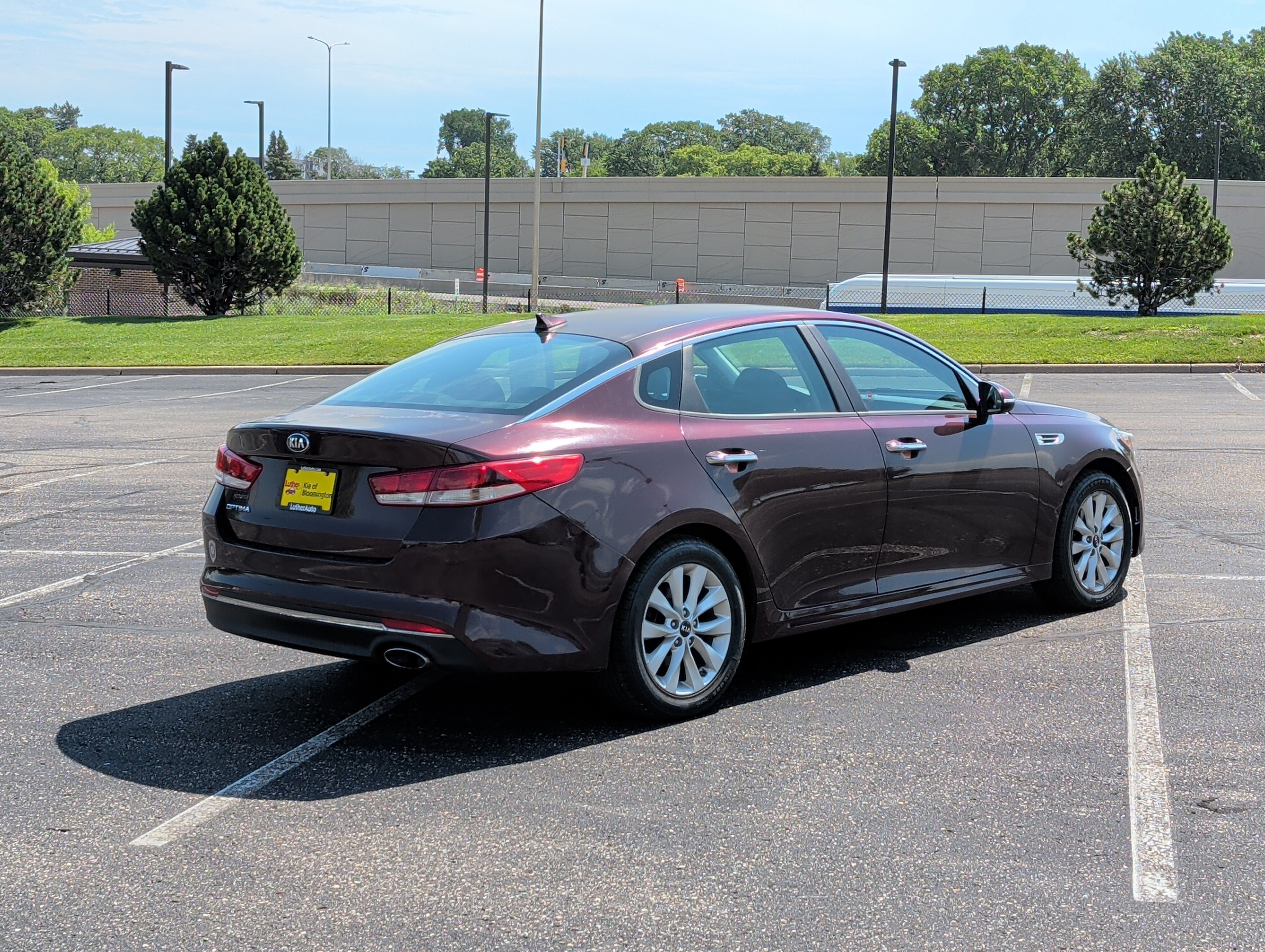 Used 2016 Kia Optima LX w/ Option Group 014 FWD image 4