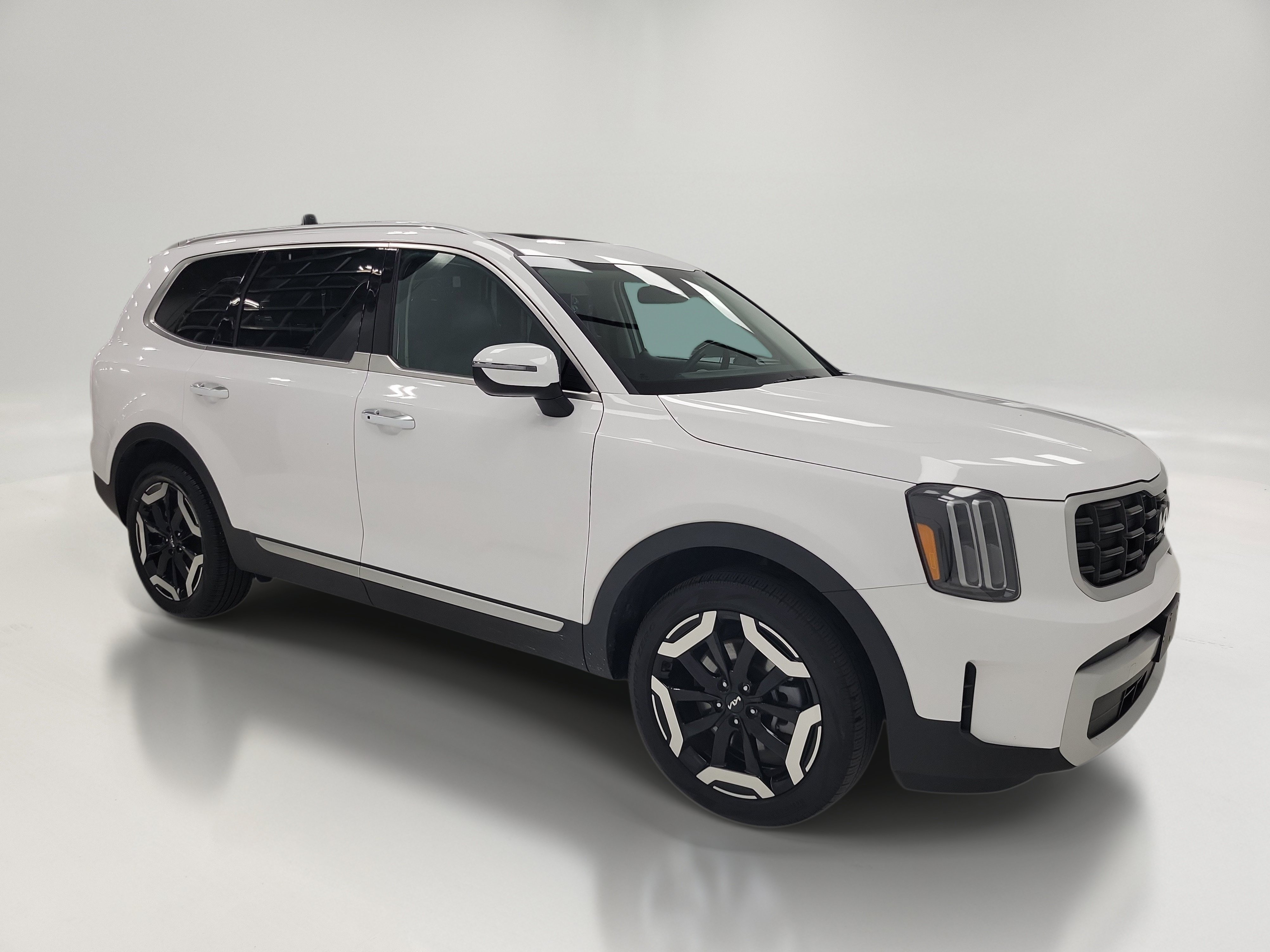 Used 2025 Kia Telluride S AWD/4WD image 2