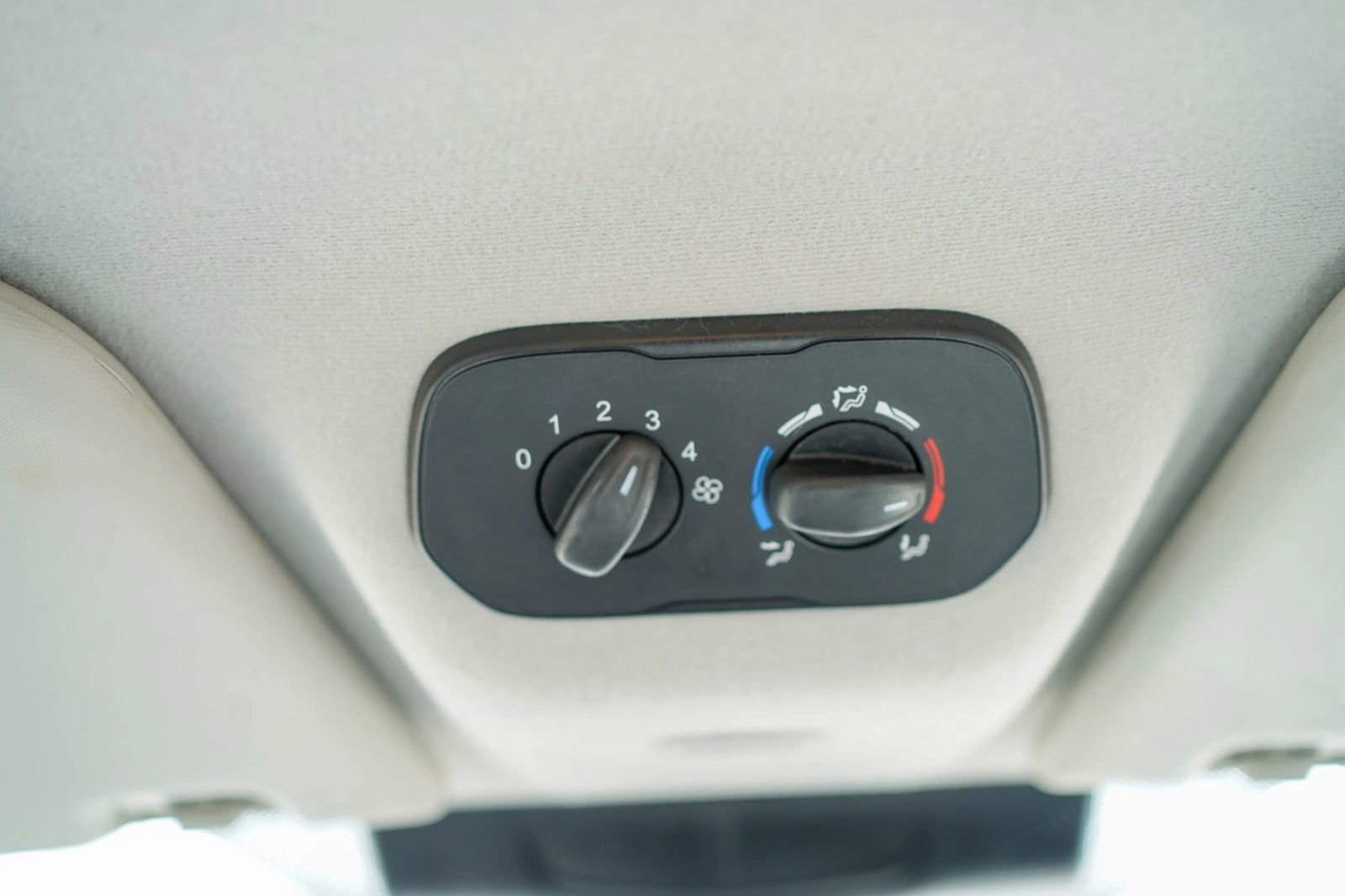 Used 2018 Ford Transit 150 XL RWD image 24
