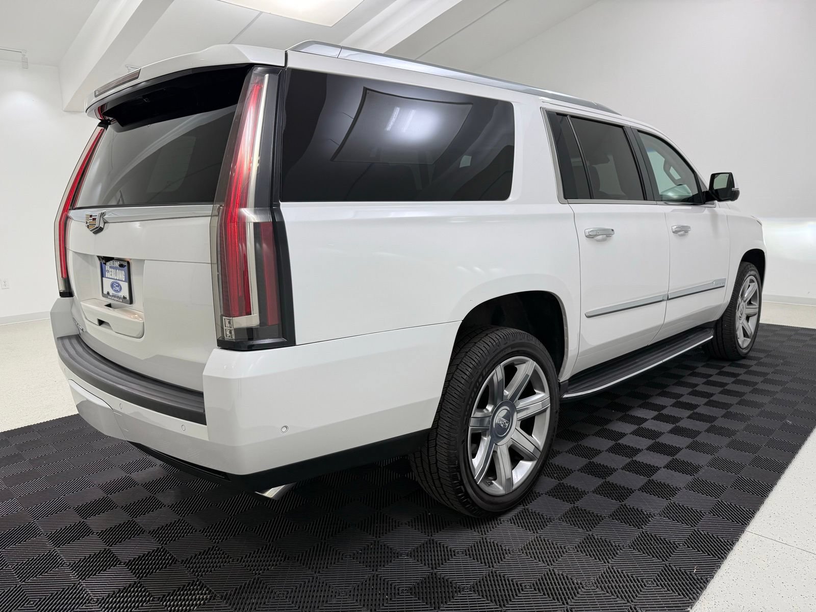 Used 2019 Cadillac Escalade ESV Luxury AWD/4WD image 8