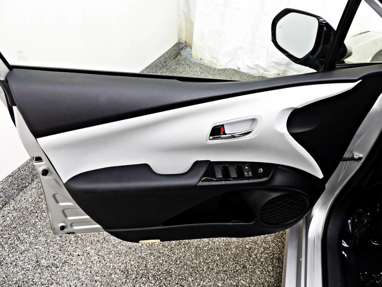 Used 2020 Toyota Prius XLE w/ Advanced Technology Package image 7