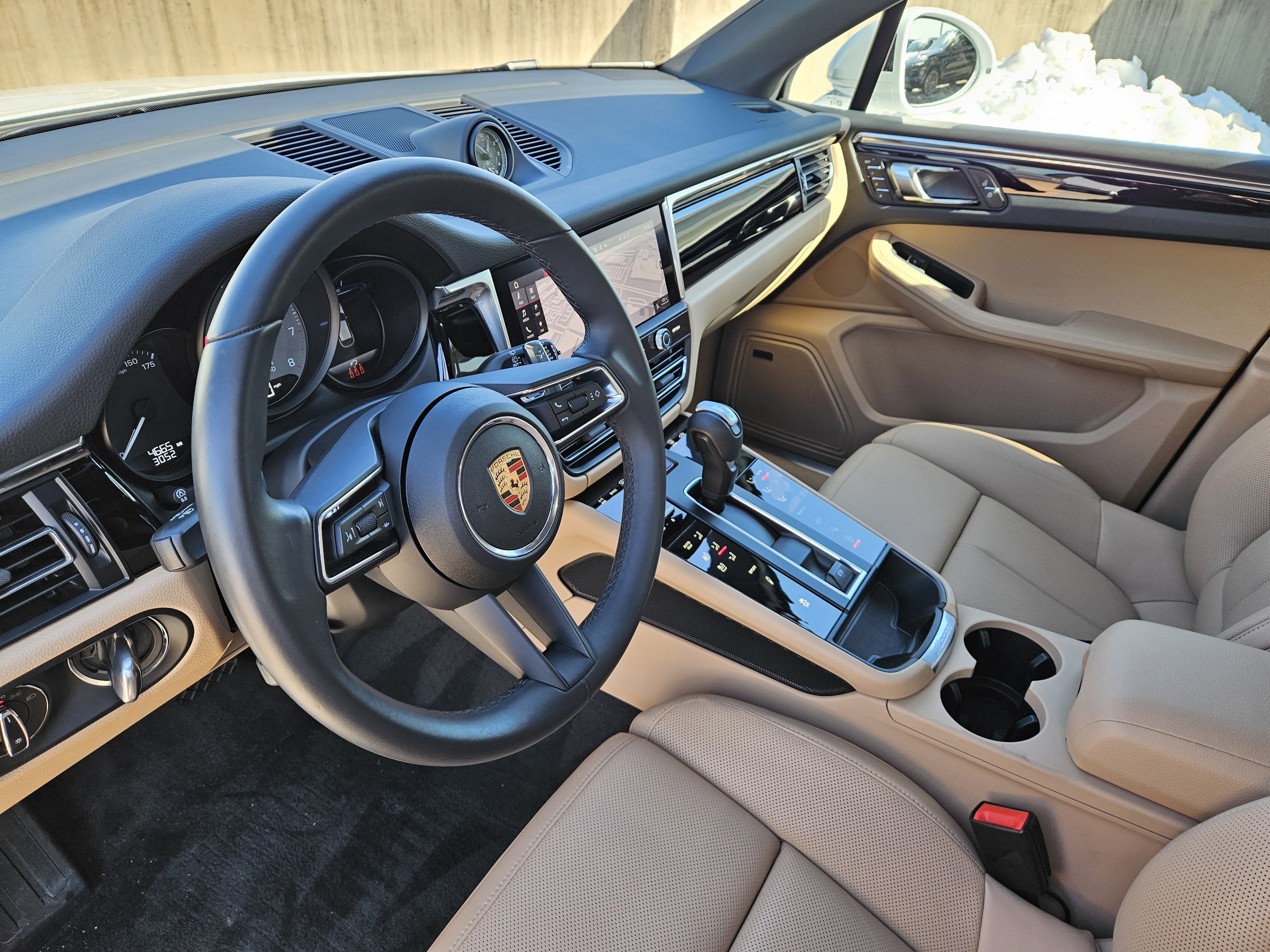 Certified 2025 Porsche Macan S image 4