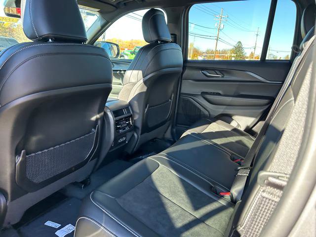 New 2025 Jeep Grand Cherokee 4WD image 10