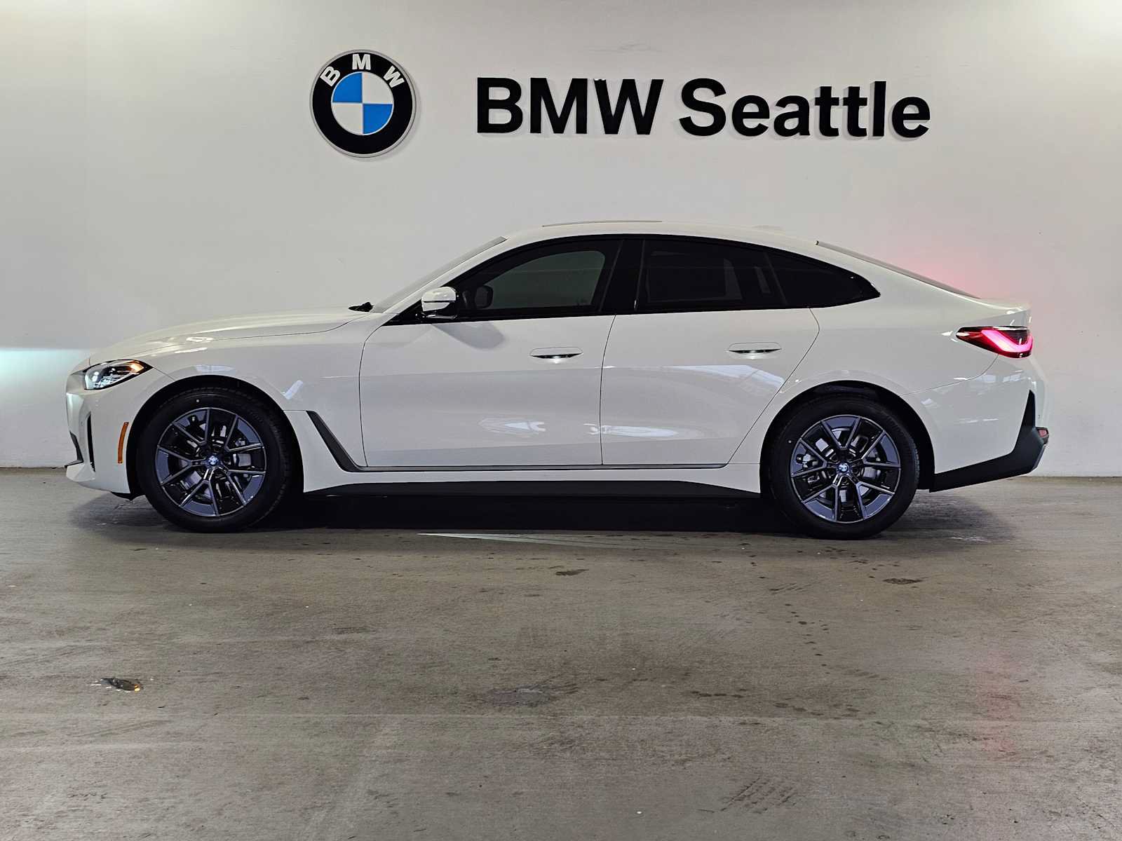 Certified 2023 BMW i4 eDrive35 RWD image 3