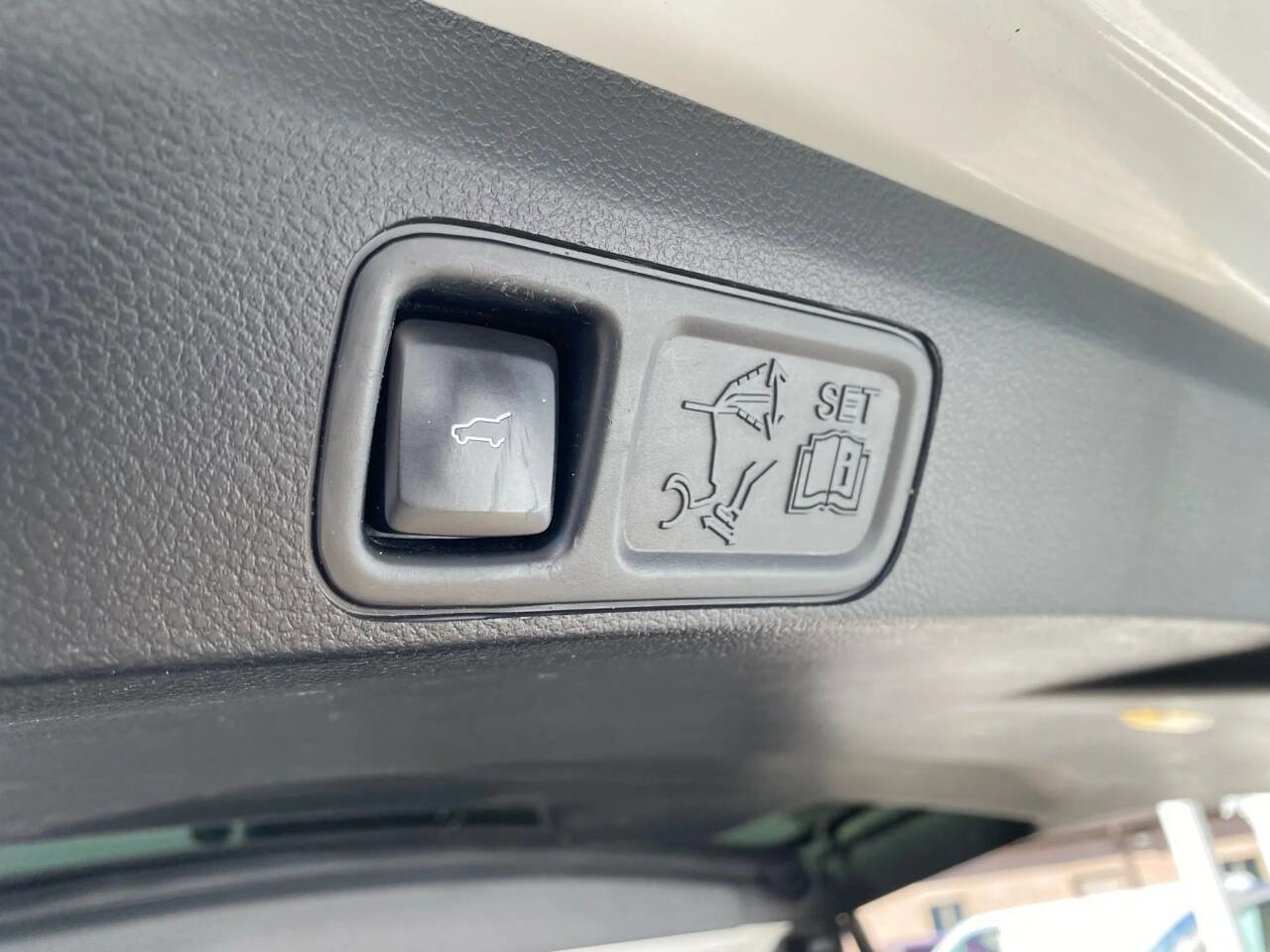 Used 2021 Ford Expedition Limited AWD/4WD image 2