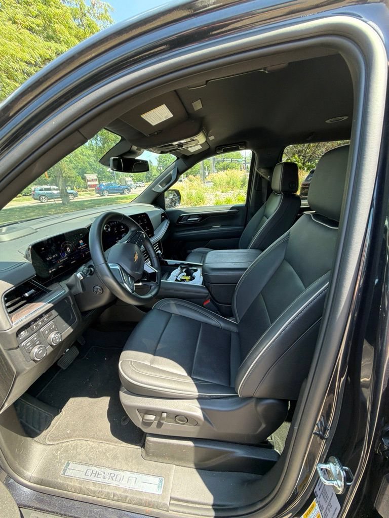 Used 2025 Chevrolet Suburban Premier AWD/4WD image 22