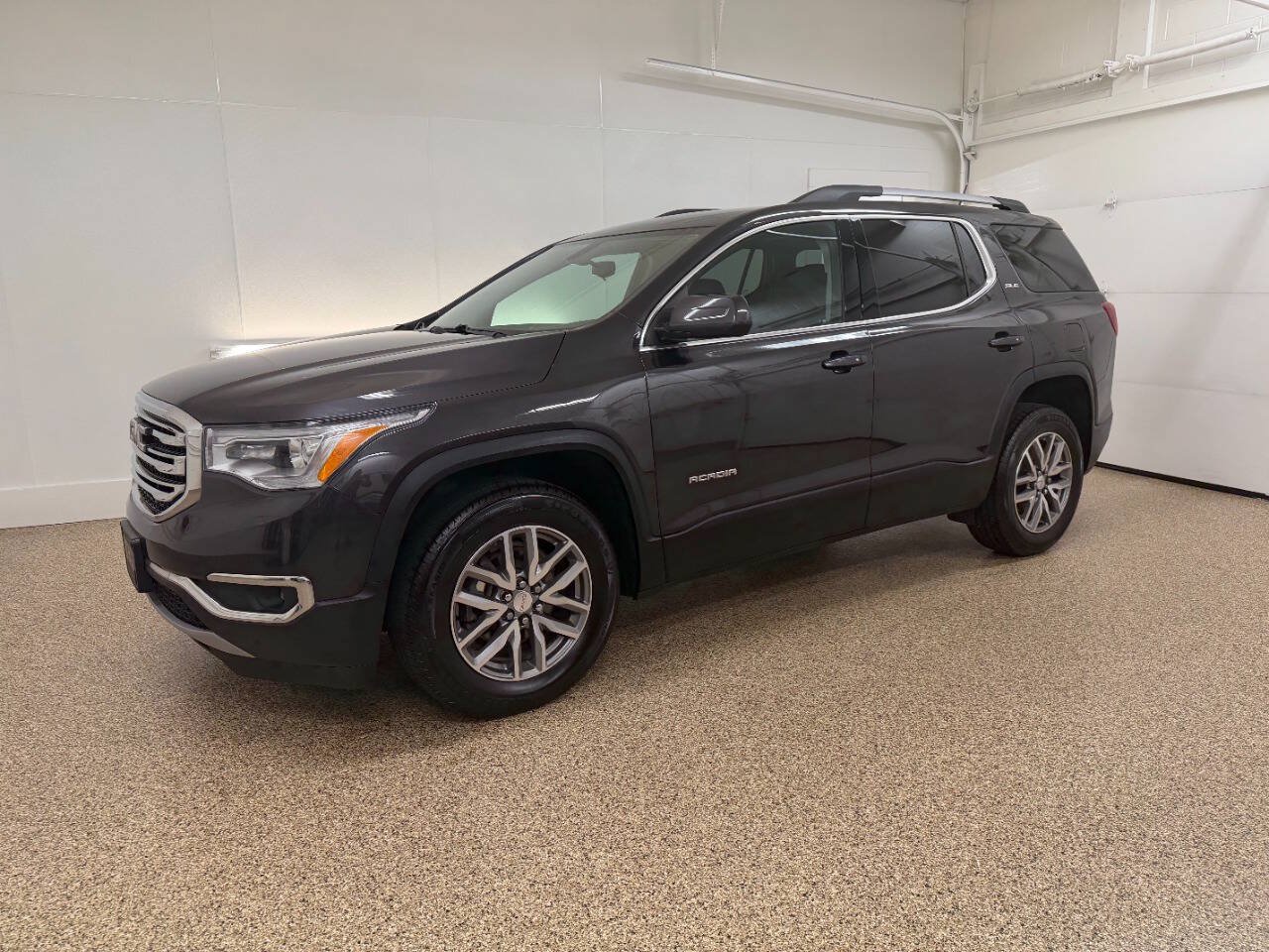 Used 2017 GMC Acadia SLE FWD image 1