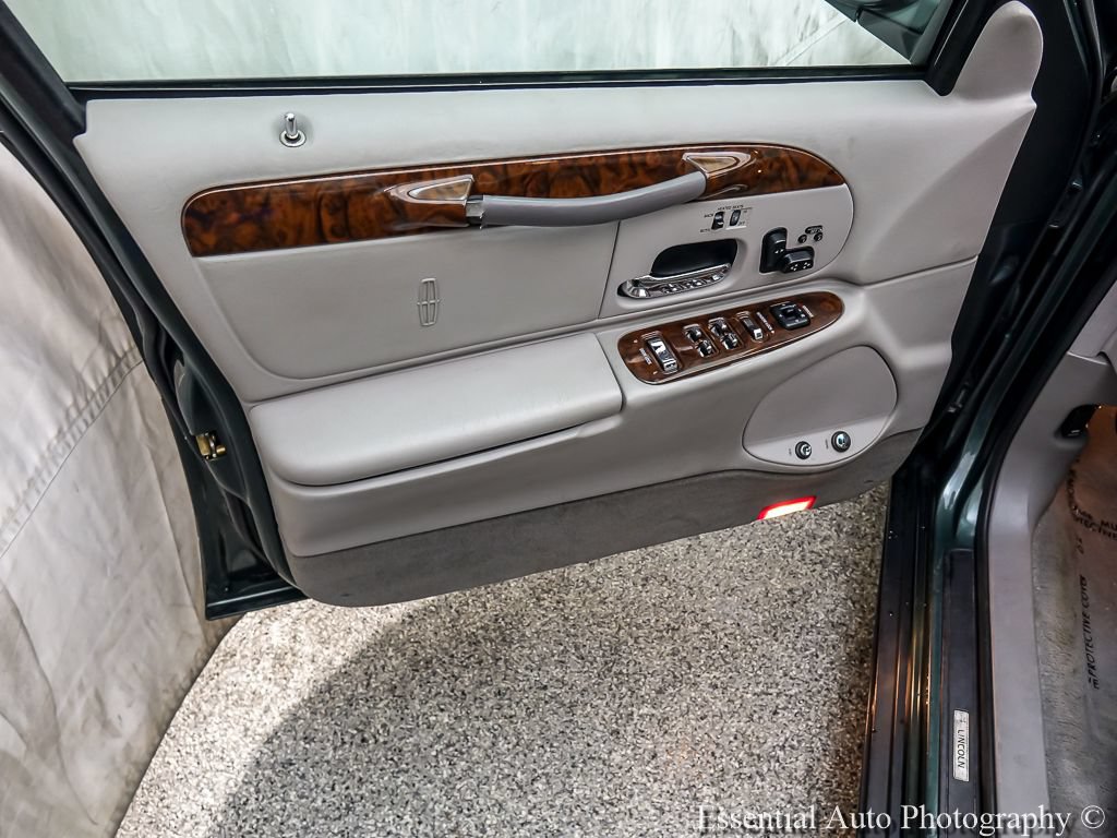 Used 1999 Lincoln Town Car Signature RWD image 19
