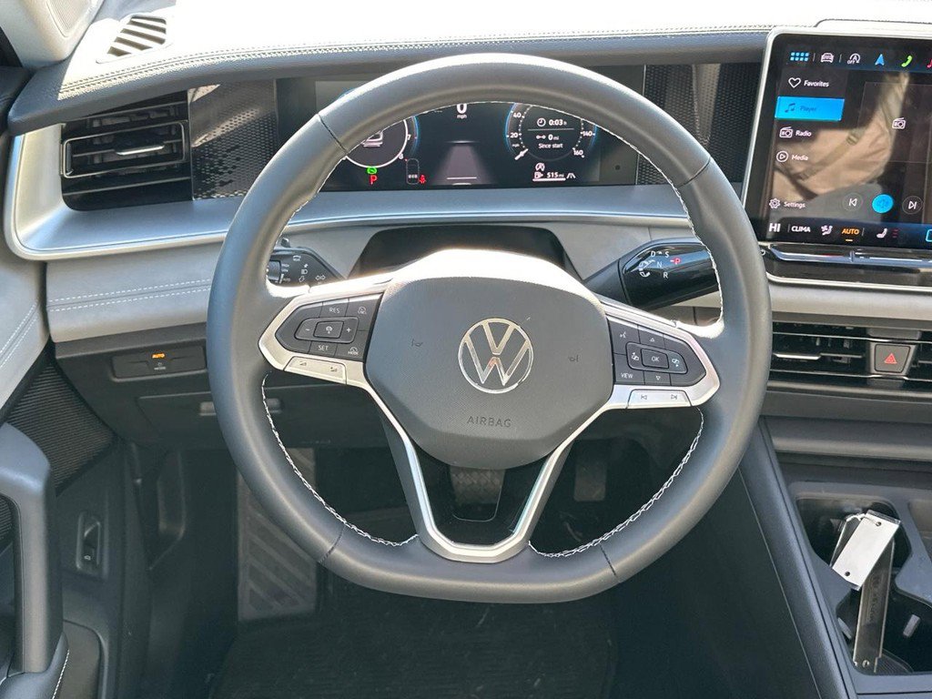 Used 2025 Volkswagen Tiguan SE image 13