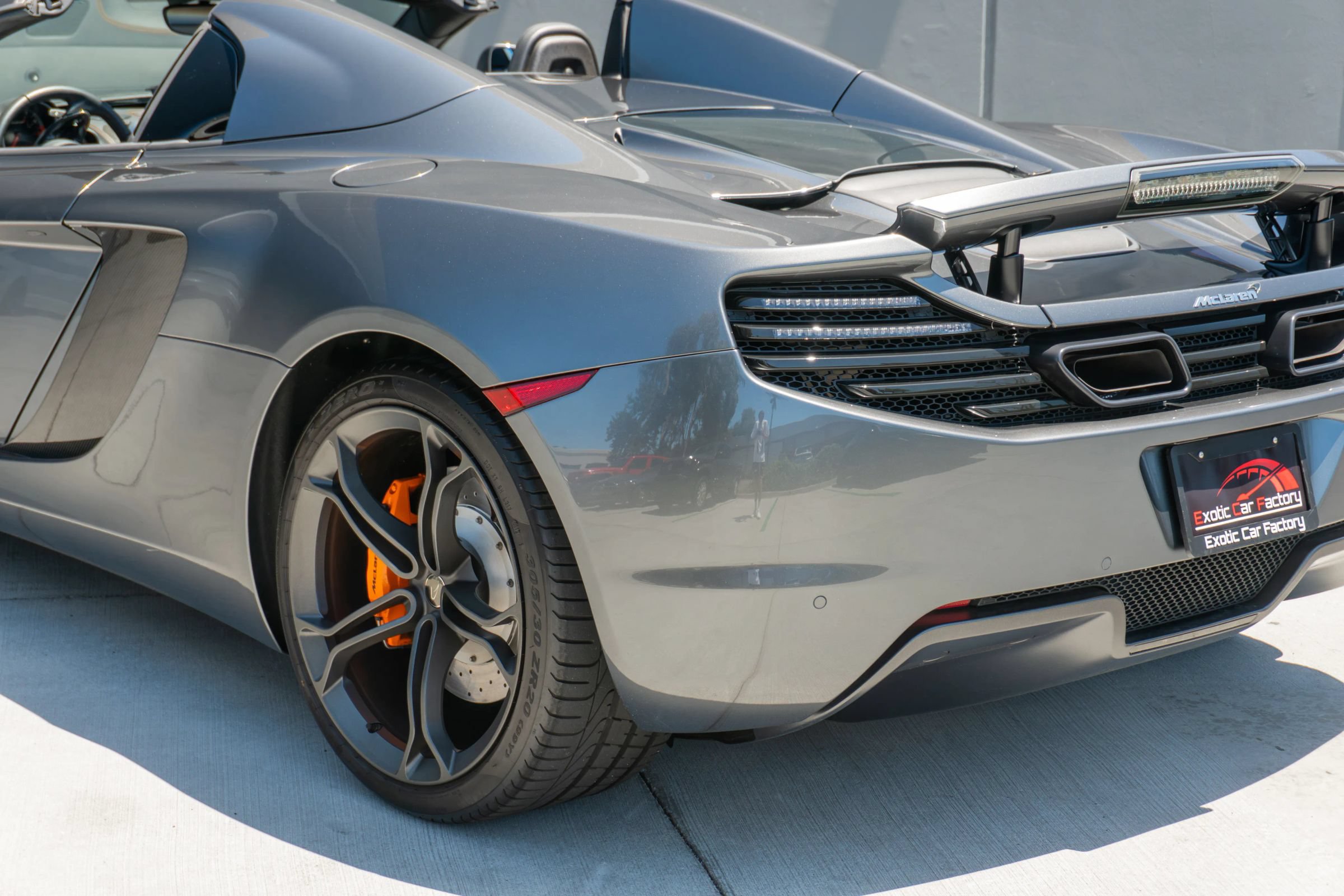 Used 2014 McLaren MP4-12C Spider RWD image 51