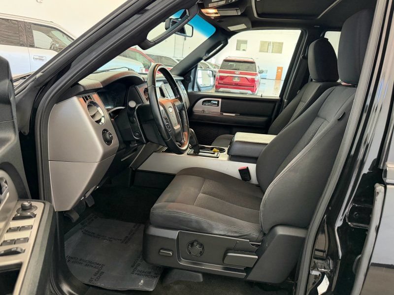 Used 2017 Ford Expedition XLT RWD image 16
