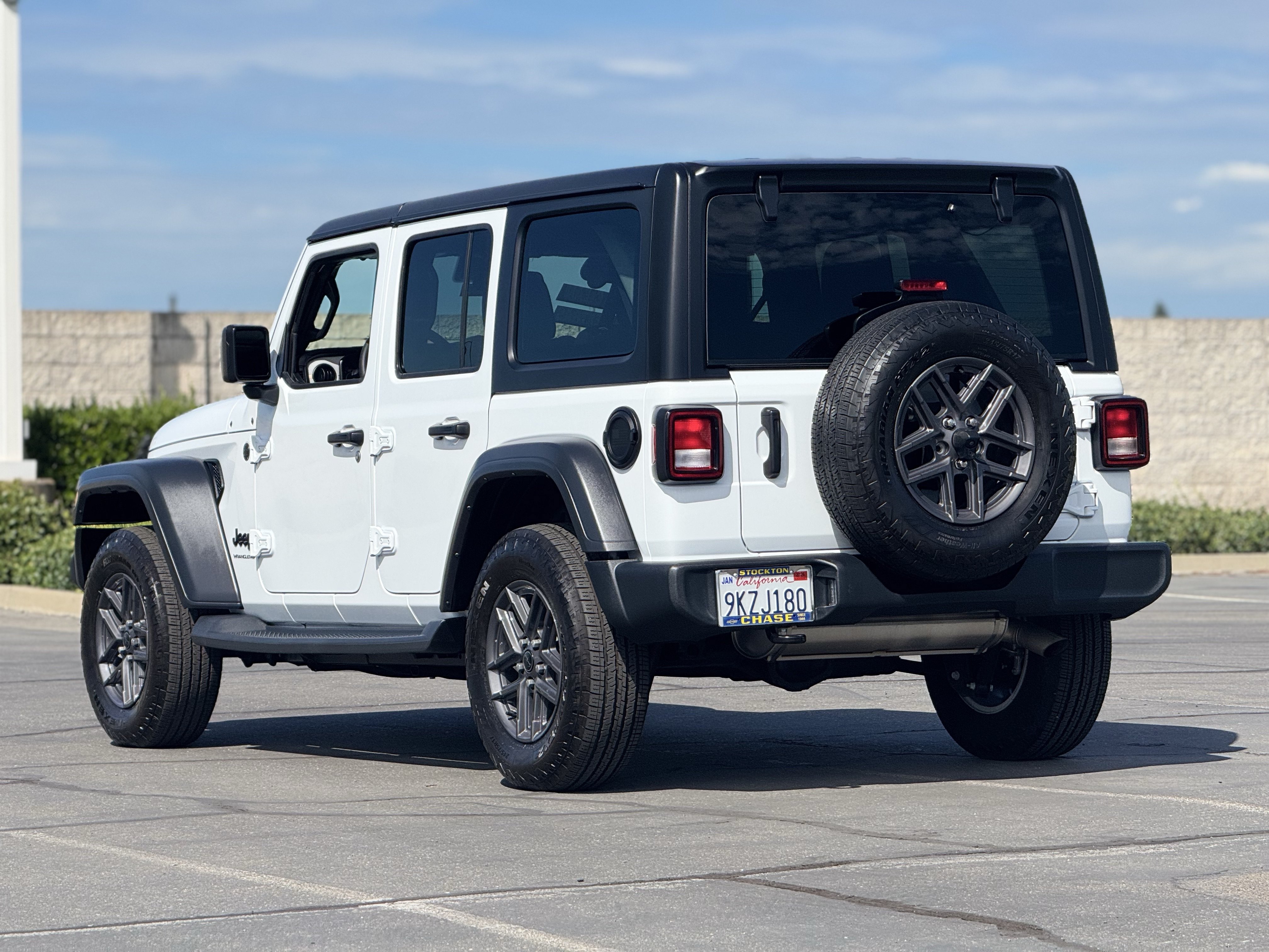 Used 2024 Jeep Wrangler Unlimited Sport AWD/4WD image 5