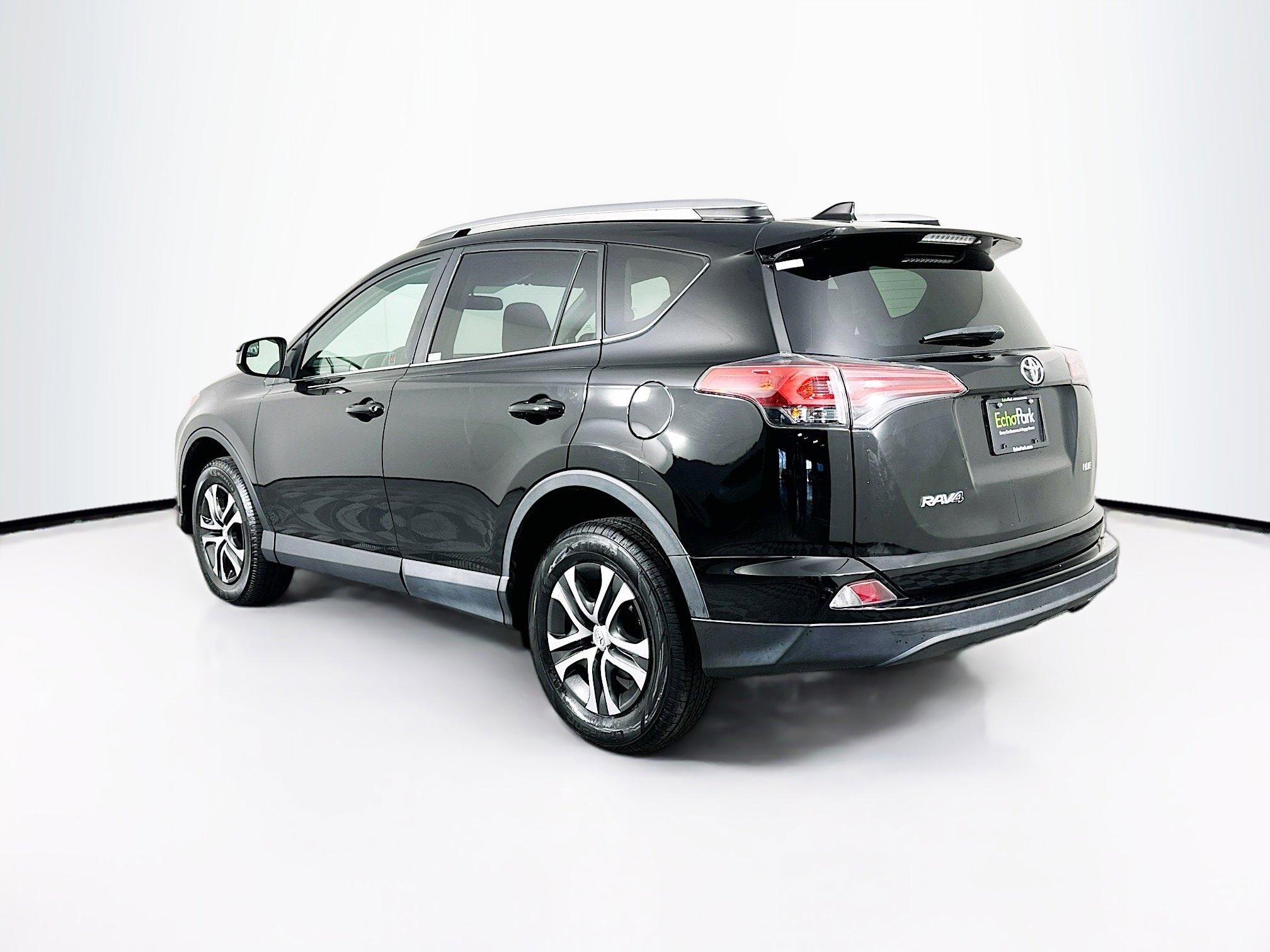 Used 2016 Toyota RAV4 LE image 5