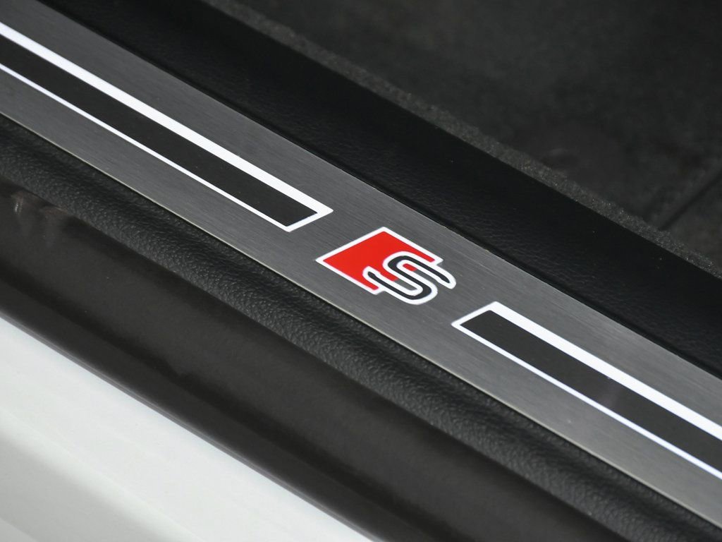 Used 2022 Audi S8 w/ S8 Comfort Plus Package AWD/4WD image 13