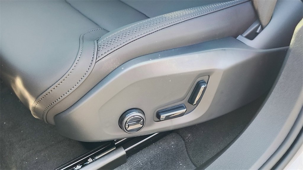 New 2026 Volvo XC60 B5 Plus w/ Protection Package Premier image 10
