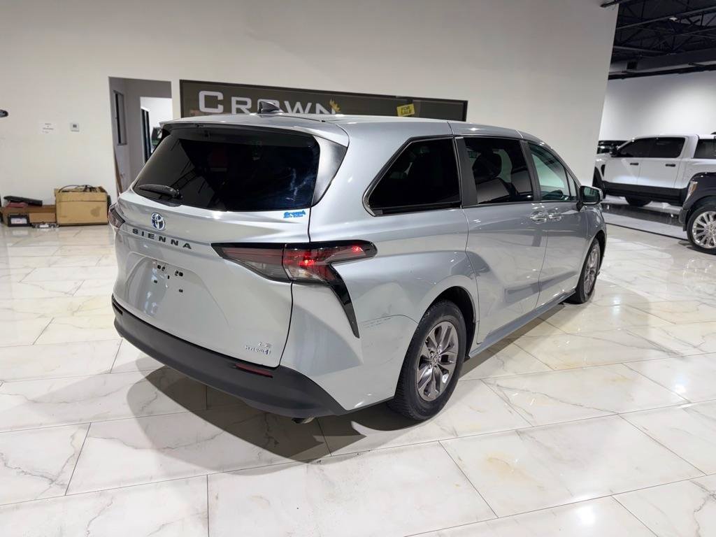 Used 2023 Toyota Sienna LE FWD image 8