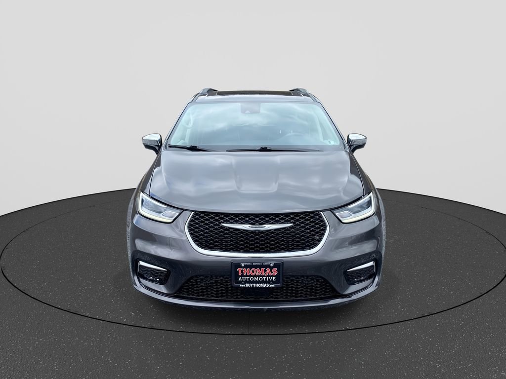 Used 2023 Chrysler Pacifica Limited w/ Trailer Tow Group image 3