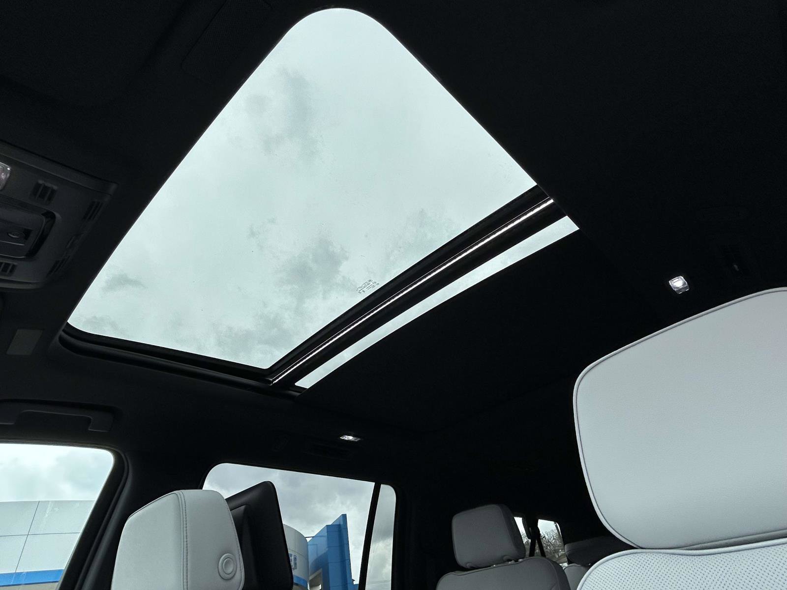 New 2026 Chevrolet Suburban Premier AWD/4WD image 11