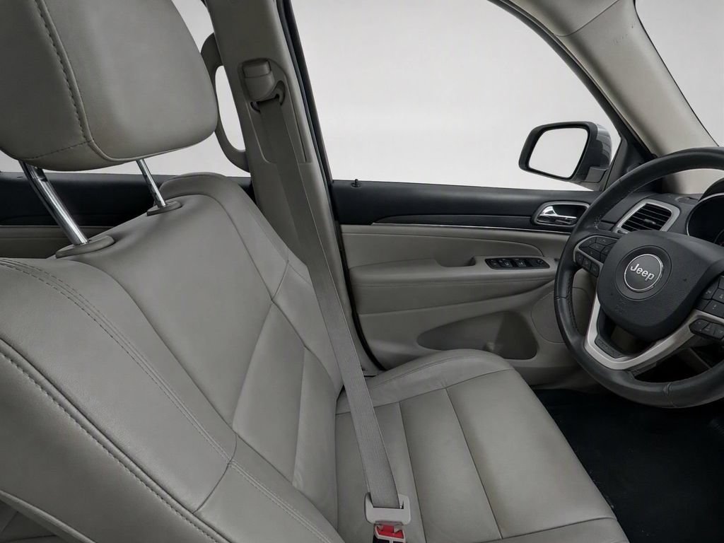 Used 2020 Jeep Grand Cherokee Limited AWD/4WD image 26