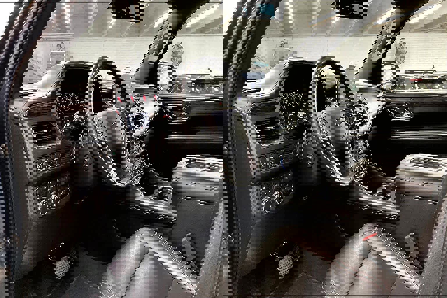 Used 2021 Chevrolet Suburban Z71 w/ Z71 Signature Package image 17