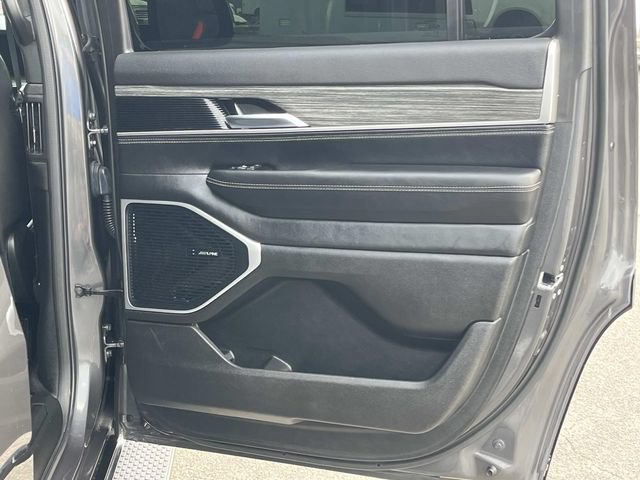 Used 2022 Jeep Wagoneer Series III w/ Flexible Seating Group AWD/4WD image 25