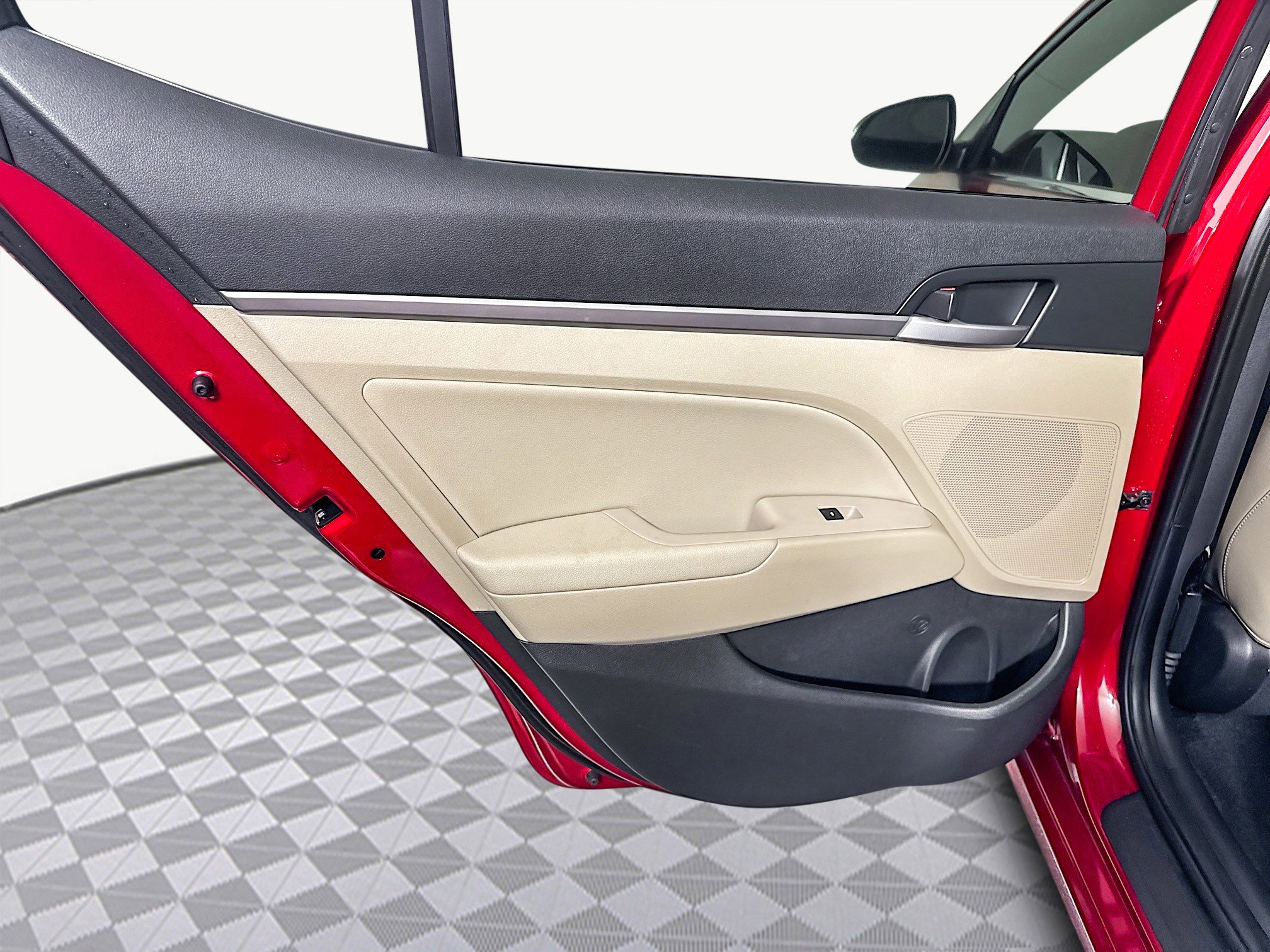 Used 2017 Hyundai Elantra Limited image 26