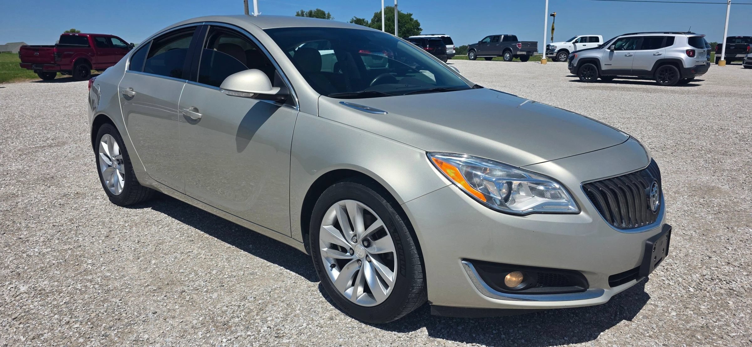 Used 2016 Buick Regal FWD image 1