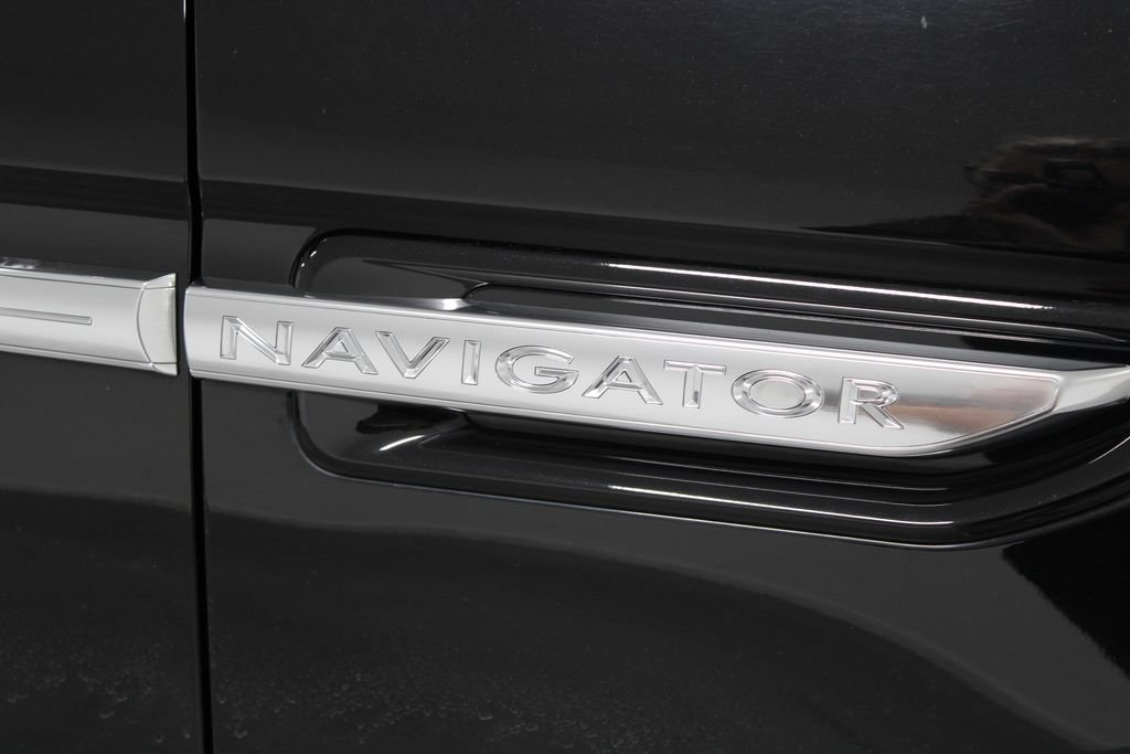 Used 2020 Lincoln Navigator L Reserve w/ Luxury Package AWD/4WD image 12