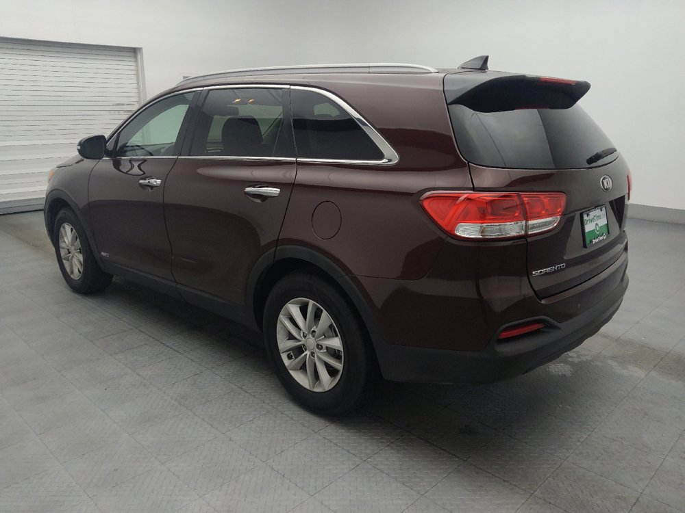 Used 2017 Kia Sorento AWD w/ LX Convenience Package image 3