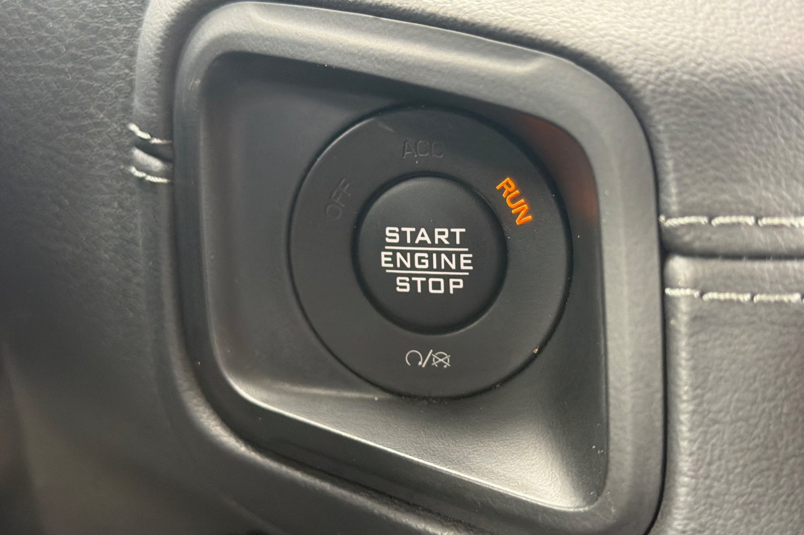 Used 2024 Jeep Wrangler Unlimited Sahara AWD/4WD image 28