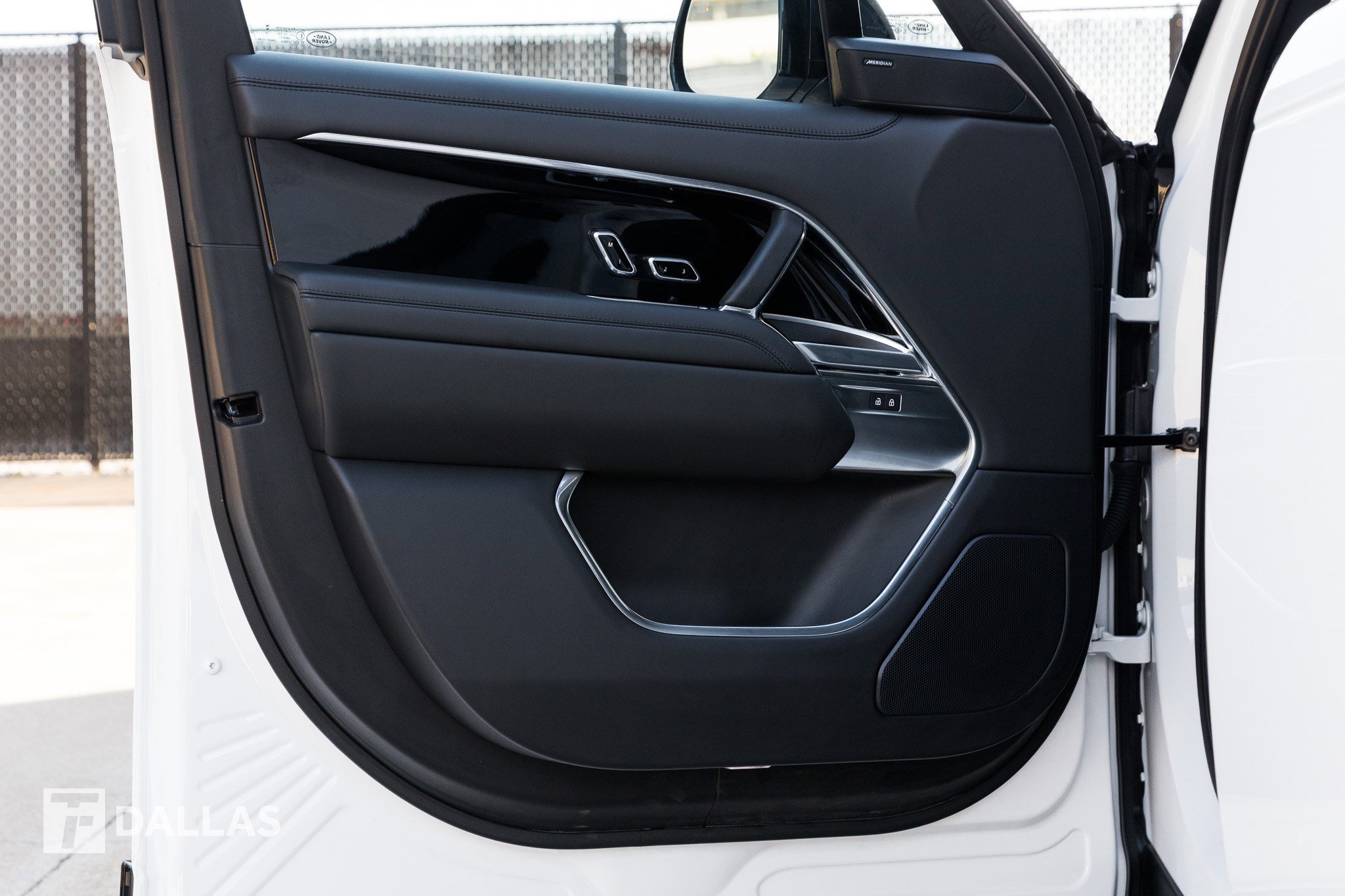 Used 2023 Land Rover Range Rover SE image 21