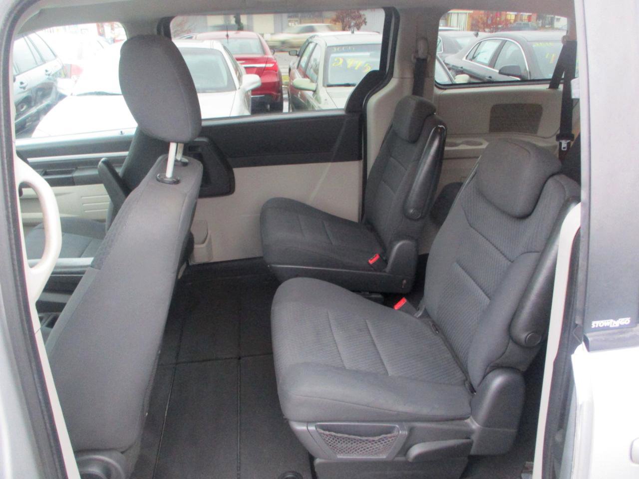 Used 2010 Dodge Grand Caravan SE FWD image 9