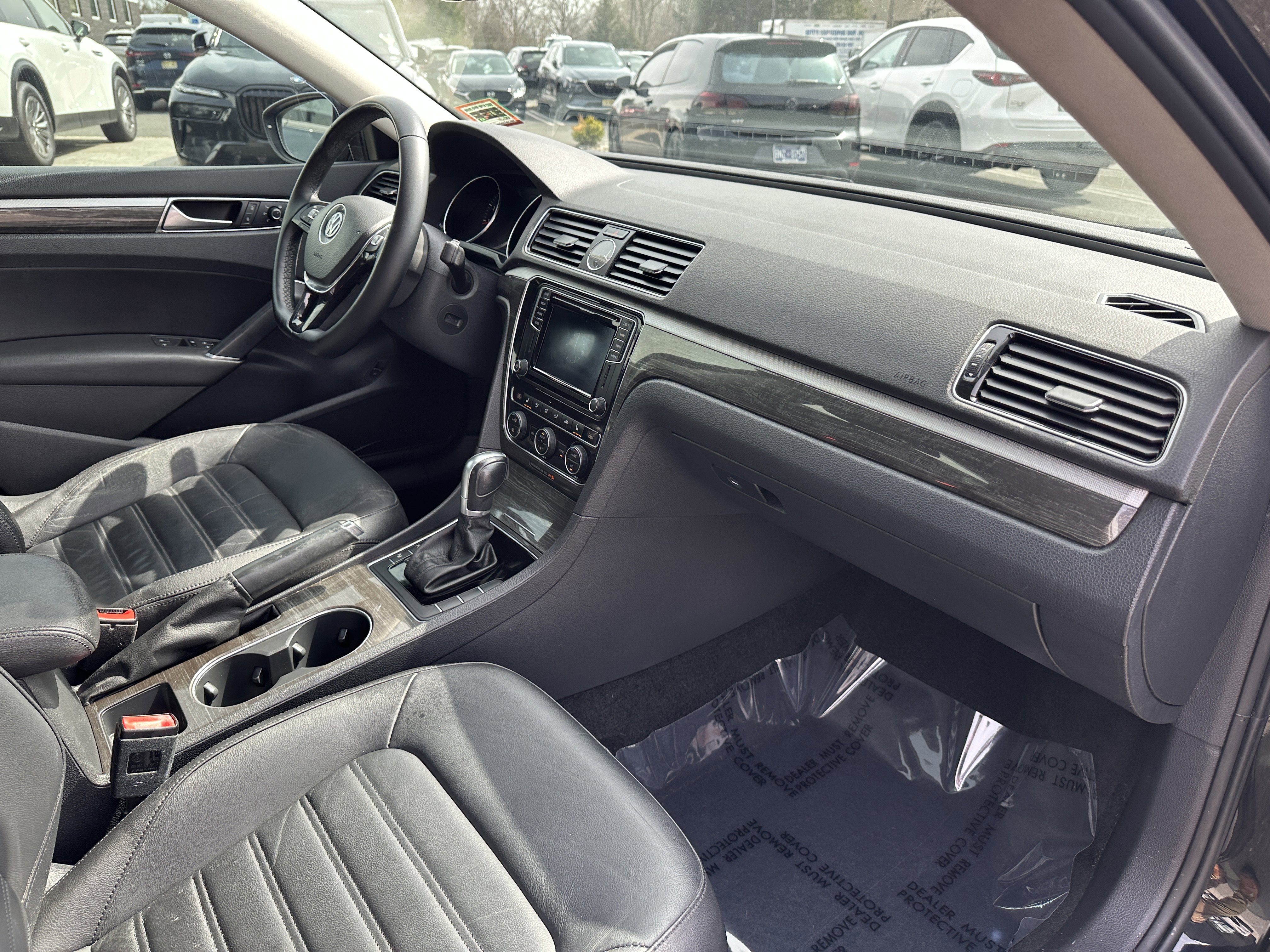 Used 2016 Volkswagen Passat 1.8T SEL Premium image 34