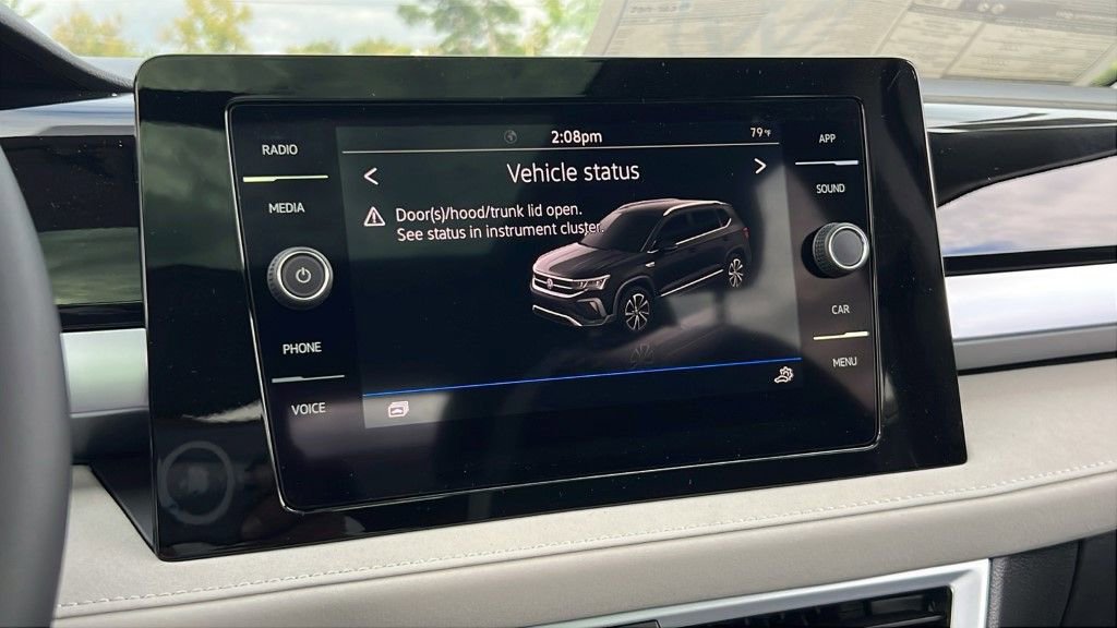 New 2025 Volkswagen Taos SE image 25