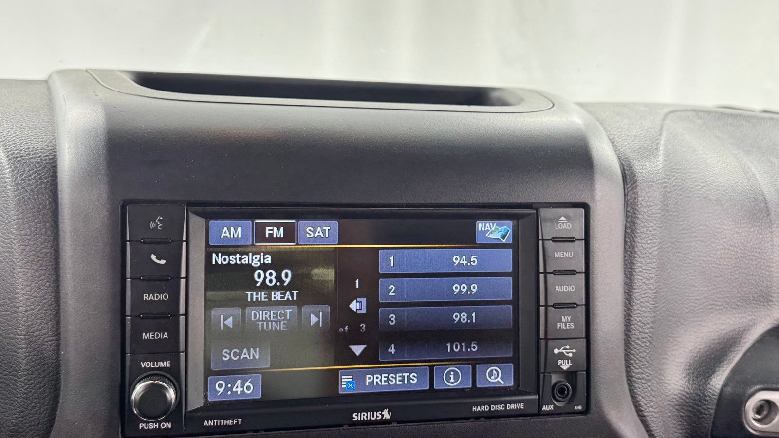 Used 2018 Jeep Wrangler Unlimited Sahara w/ Connectivity Group AWD/4WD image 21