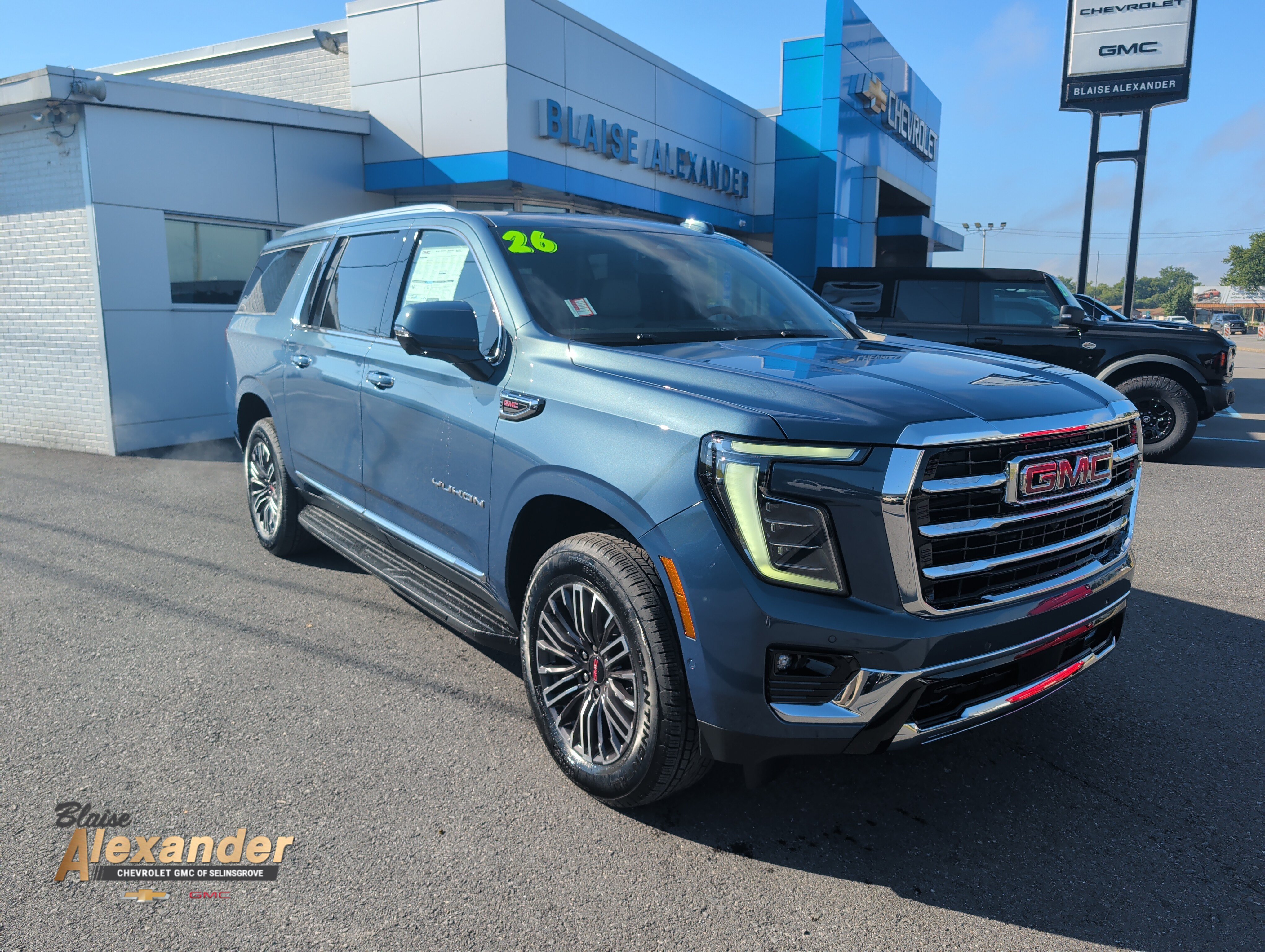 New 2026 GMC Yukon XL Elevation w/ Elevation Premium Package AWD/4WD image 1